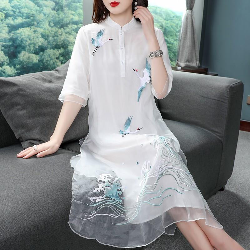 Летнее платье с вышивкой в китайском стиле для женщин, платье Cheongsam в стиле ретро с v-образным вырезом и короткими рукавами
Летнее платье с вышивкой в китайском стиле для женщин, платье Cheongsam в стиле ретро с v-образным вырезом и короткими рукавами