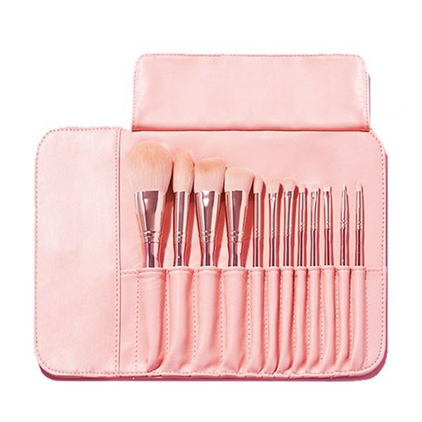 Набор кистей для макияжа Dhowte Lovely Pink Makeup, 12 типов (Пудровые тени для век), 1 Piece, самый популярный косметический аксессуар в Корее.
Набор кистей для макияжа Dhowte Lovely Pink Makeup, 12 типов (Пудровые тени для век), 1 Piece, самый популярный косметический аксессуар в Корее.