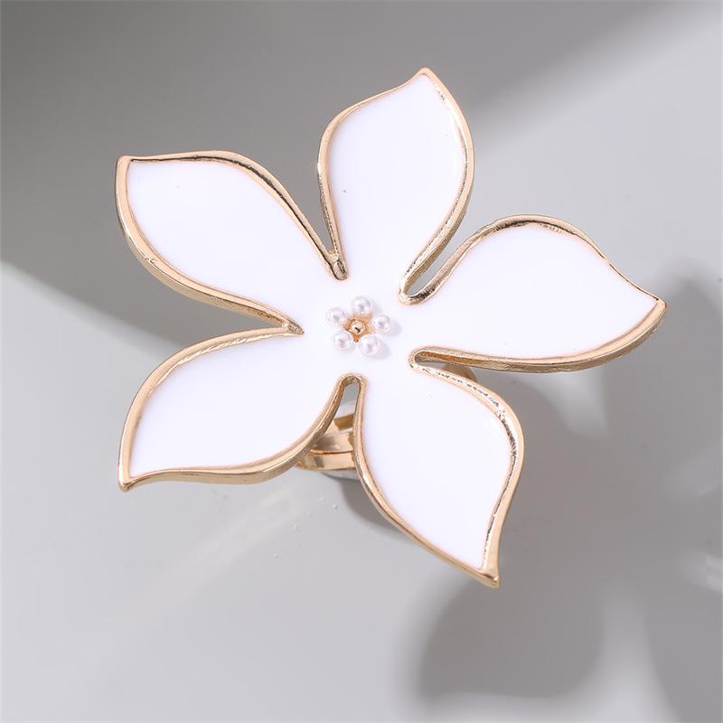 Exaggerated Metal White Flower Ring for Women Fashion Dripping Oil Irregular Opening Adjustable Ring Wedding Zircon Accessories
Exaggerated Metal White Flower Ring for Women Fashion Dripping Oil Irregular Opening Adjustable Ring Wedding Zircon Accessories