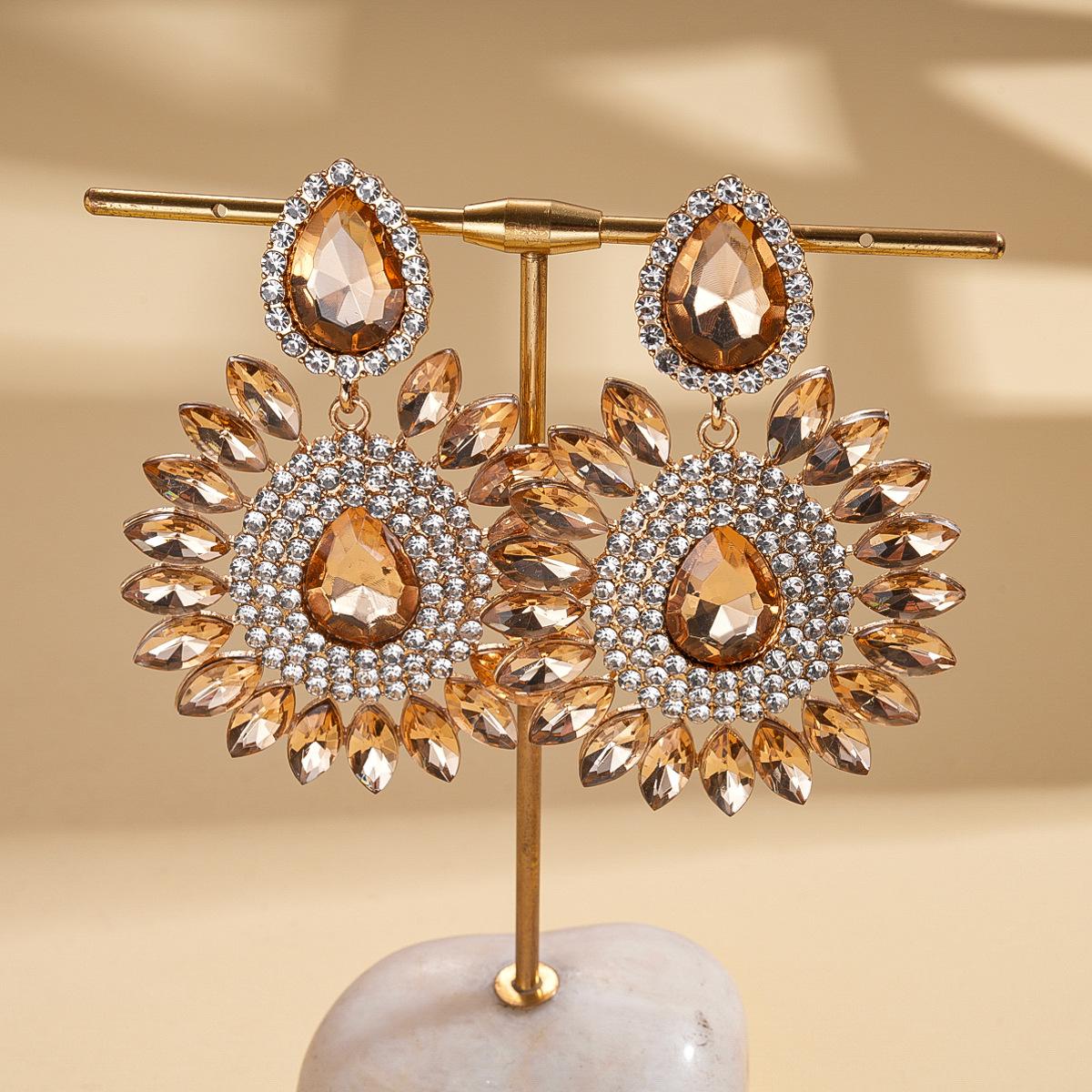 Water droplet shaped earrings, high-end ladies earrings in palace style жовтий
Water droplet shaped earrings, high-end ladies earrings in palace style жовтий