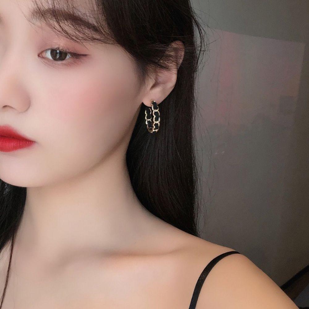 Элегантные корейские серьги-кольца Jennie для девочек, серьги-кольца в форме буквы C, ювелирные изделия для ушей, женские серьги-гвоздики
Элегантные корейские серьги-кольца Jennie для девочек, серьги-кольца в форме буквы C, ювелирные изделия для ушей, женские серьги-гвоздики