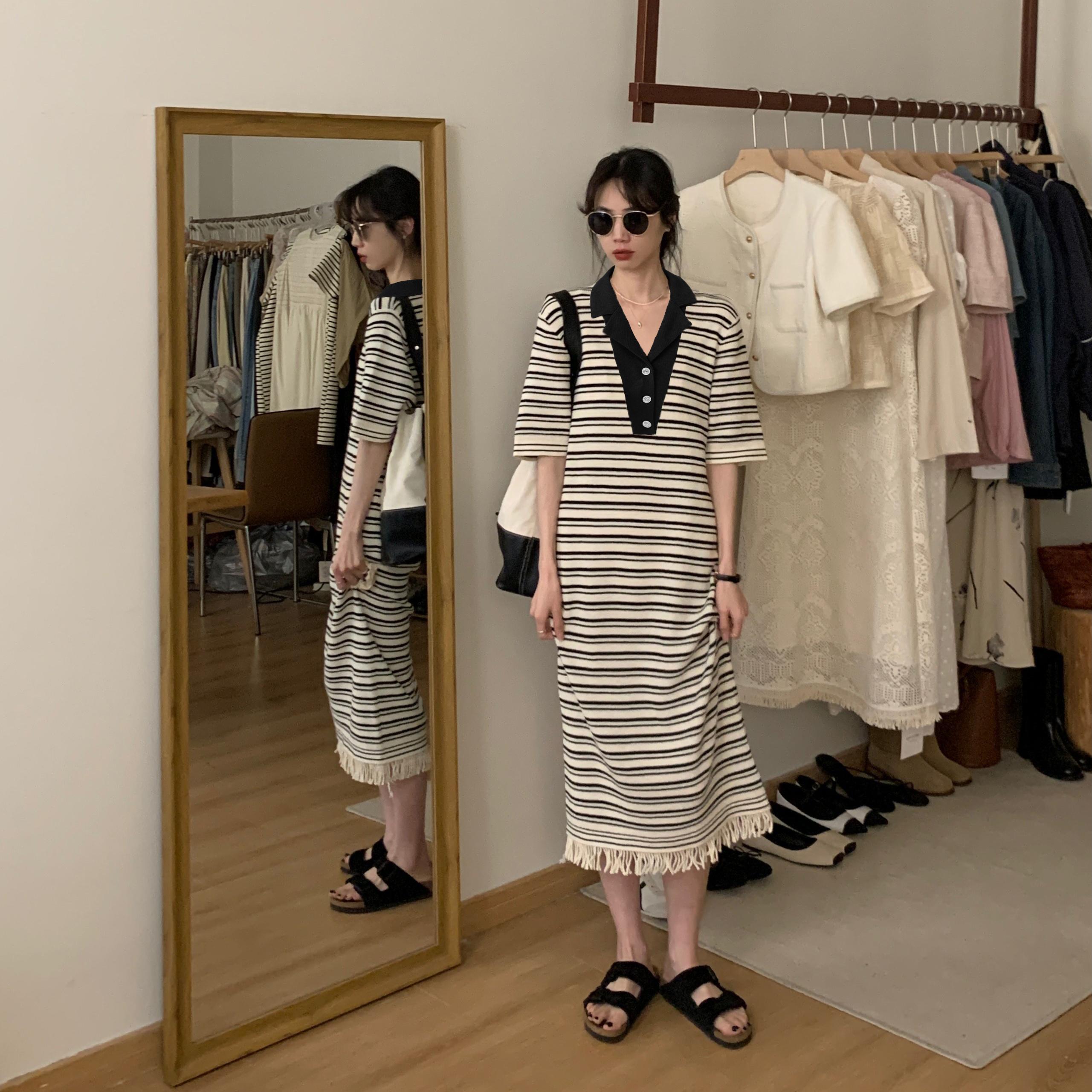 Французское повседневное полосатое платье с коротким рукавом, женское летнее платье с V-образным вырезом и коротким рукавом, прямое платье-футболка XL
Французское повседневное полосатое платье с коротким рукавом, женское летнее платье с V-образным вырезом и коротким рукавом, прямое платье-футболка XL