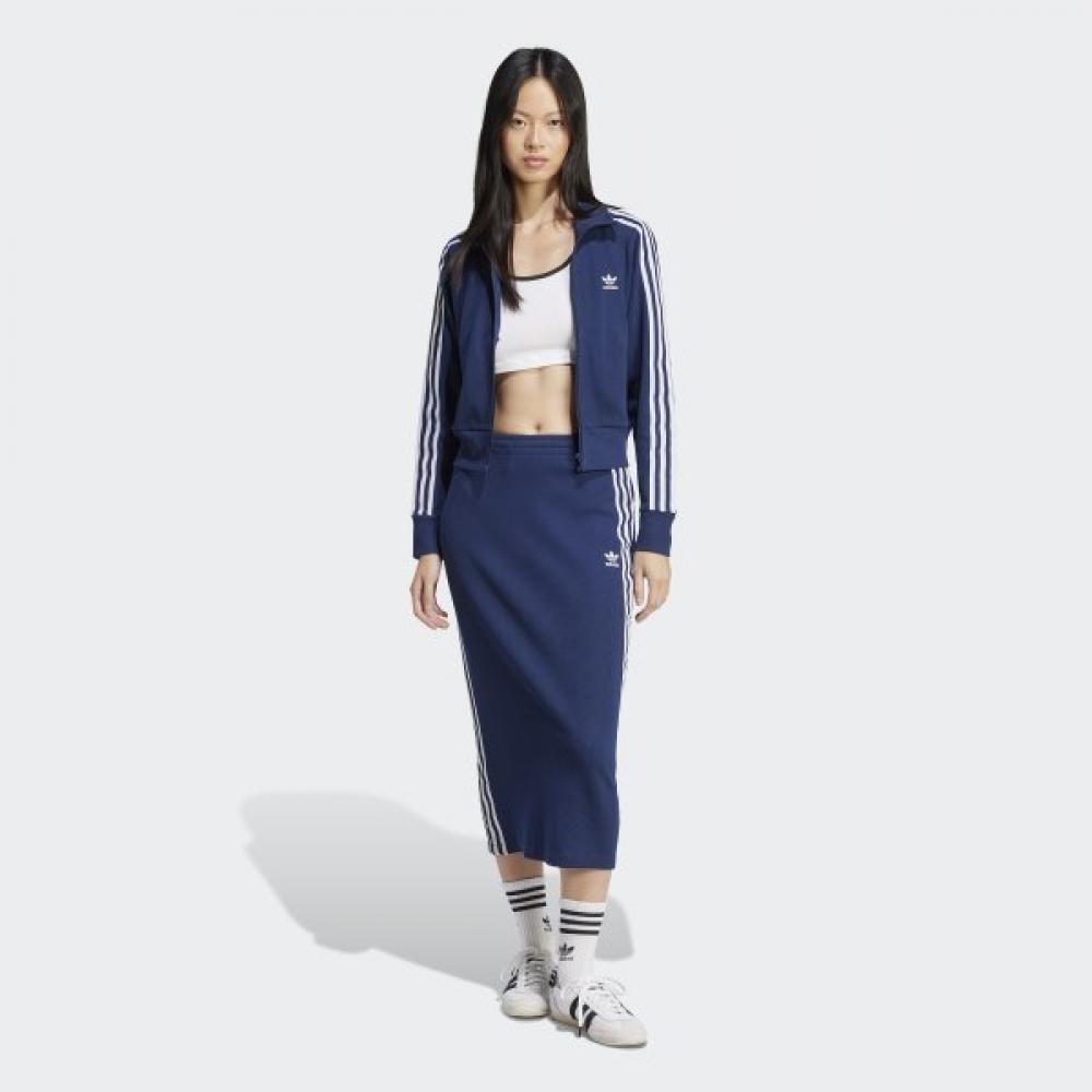 A Slim Fit Knit Top thAt hAs Returned As A fAshion Item With A Sporty Mood For Women AXS
A Slim Fit Knit Top thAt hAs Returned As A fAshion Item With A Sporty Mood For Women AXS