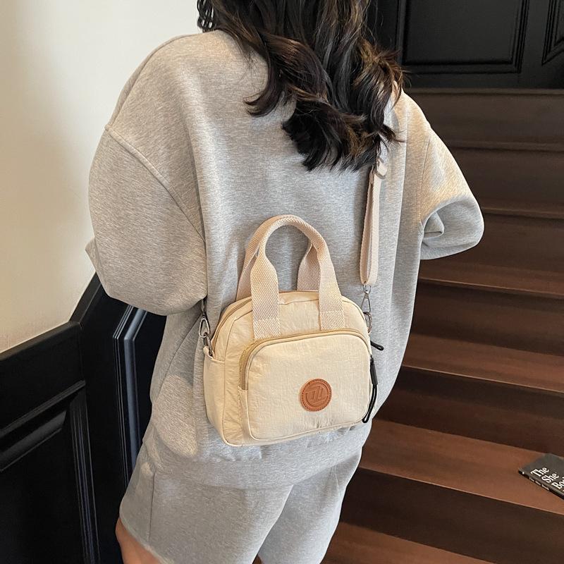 2025 portable small bag spring and summer shoulder messenger bag women s bag fashion cloth bag hand bag casual small square bag чорний
2025 portable small bag spring and summer shoulder messenger bag women s bag fashion cloth bag hand bag casual small square bag чорний