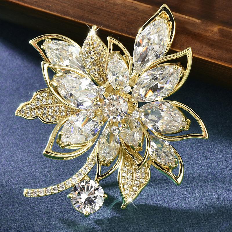 Exquisite Luxury Crytal Flower High-end Badges Brooch For Women Men Fashion Elegant Clothing Coat Rhinestone Floral Pin Corsages
Exquisite Luxury Crytal Flower High-end Badges Brooch For Women Men Fashion Elegant Clothing Coat Rhinestone Floral Pin Corsages