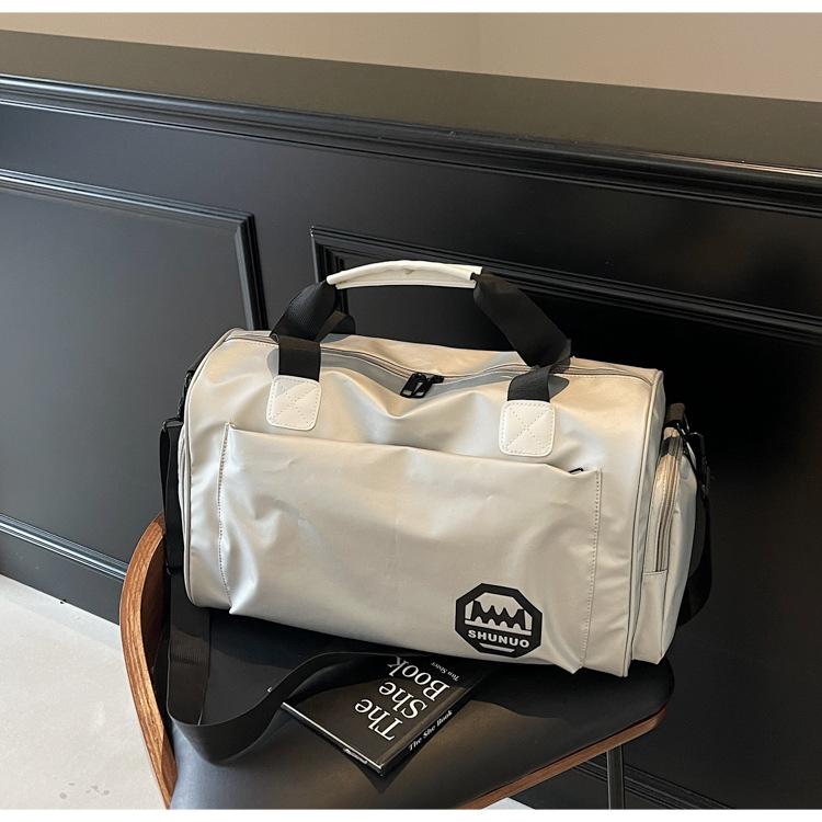 Large capacity luggage bag, portable travel bag, women s waterproof fitness bag, women s foldable sports messenger bag серебряный
Large capacity luggage bag, portable travel bag, women s waterproof fitness bag, women s foldable sports messenger bag серебряный