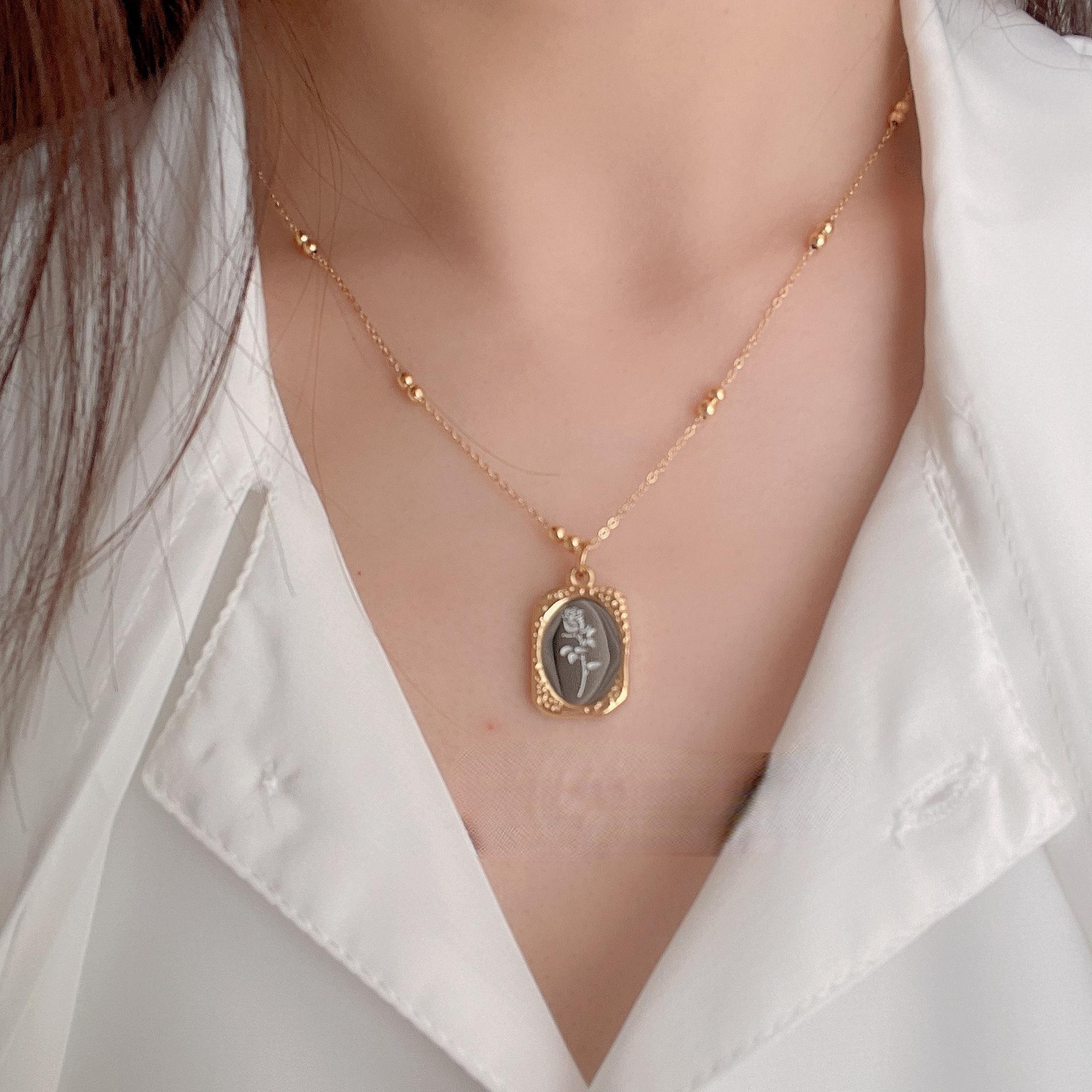 Ожерелье в стиле ретро с розой, зеркальная цепочка на свитер, универсальный темперамент, шейная цепочка, длинный ювелирный подарок
Ожерелье в стиле ретро с розой, зеркальная цепочка на свитер, универсальный темперамент, шейная цепочка, длинный ювелирный подарок