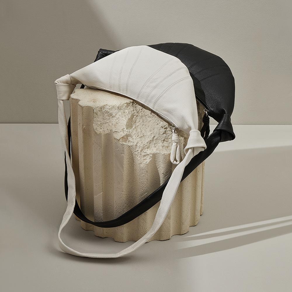 New first-layer cowhide croissant bag, high-end retro croissant bag, fashionable versatile messenger bag белый
New first-layer cowhide croissant bag, high-end retro croissant bag, fashionable versatile messenger bag белый