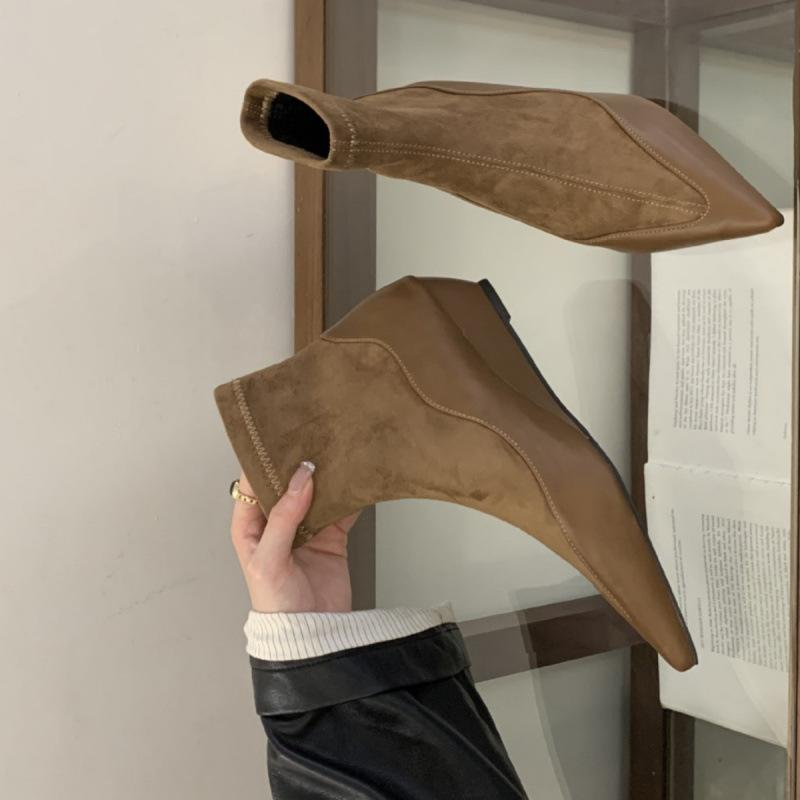 Korean version of high-heeled pointed thin boots short boots women s boots 2025 new autumn and winter French small ankle boots Martin boots 39
Korean version of high-heeled pointed thin boots short boots women s boots 2025 new autumn and winter French small ankle boots Martin boots 39