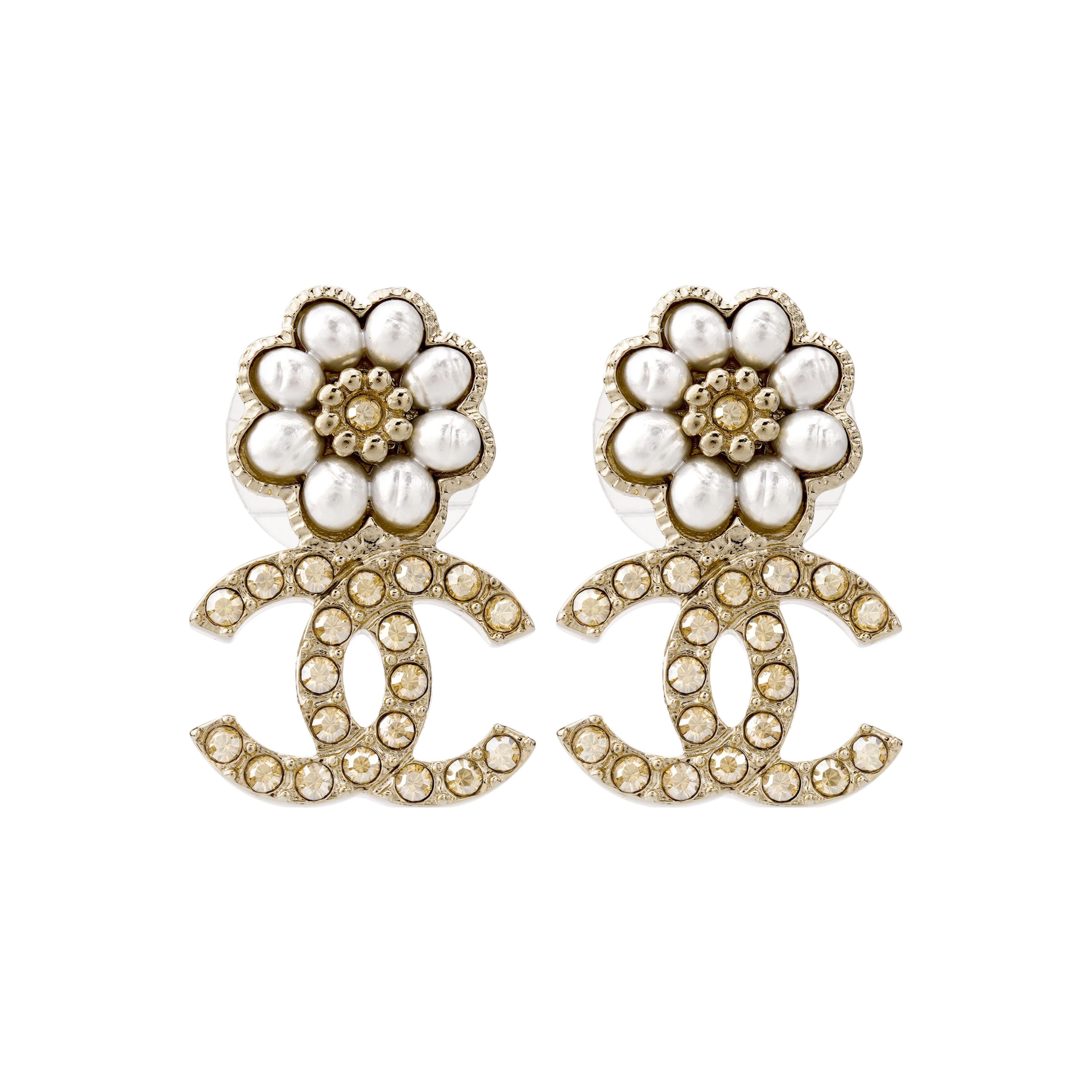 Сережки Chanel Classic з подвійним C, квітами та перлами для жінок AB9608-B09600-NL135 Box+Padding Board,F,Gold
Сережки Chanel Classic з подвійним C, квітами та перлами для жінок AB9608-B09600-NL135 Box+Padding Board,F,Gold