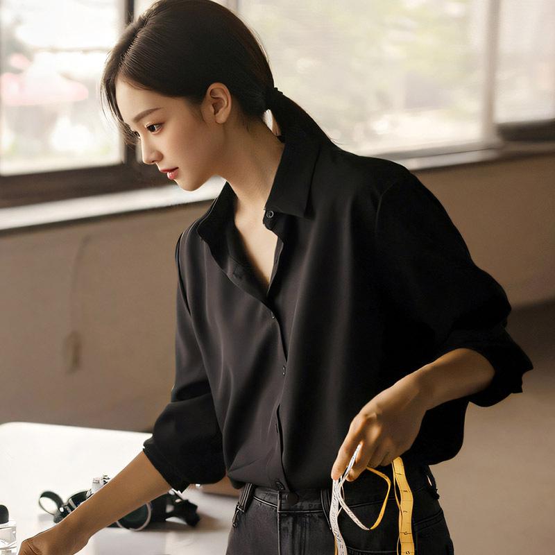 Скользкая утягивающая рубашка с длинными рукавами для женщин, свободная универсальная для поездок на работу, белая рубашка с воротником-поло L чёрный
Скользкая утягивающая рубашка с длинными рукавами для женщин, свободная универсальная для поездок на работу, белая рубашка с воротником-поло L чёрный