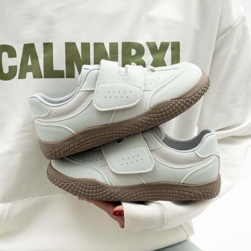 Женская обувь на толстой подошве на липучке, универсальная белая обувь, обувь с кожаными вставками, повседневная модная спортивная обувь 40
Женская обувь на толстой подошве на липучке, универсальная белая обувь, обувь с кожаными вставками, повседневная модная спортивная обувь 40