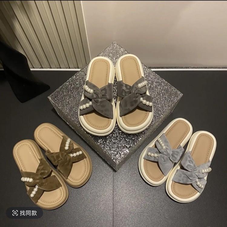 Thick-soled heightening slippers women s outer wear 2025 summer new fashion pearl muffin cool slippers women s shoes 40 коричневий
Thick-soled heightening slippers women s outer wear 2025 summer new fashion pearl muffin cool slippers women s shoes 40 коричневий