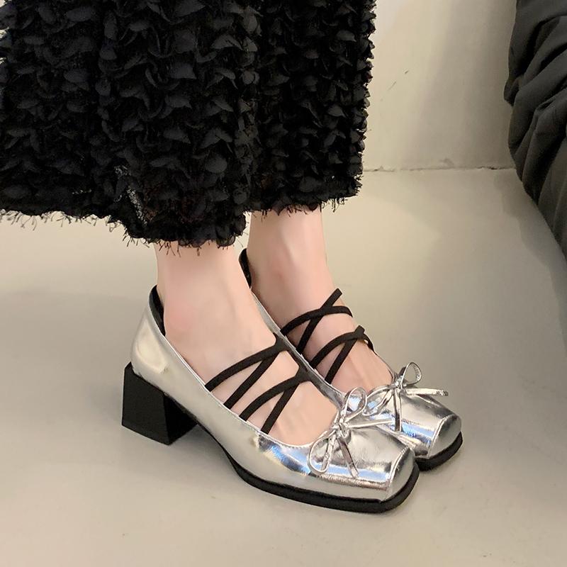 Модные туфли на блочном каблуке, осенние новинки, квадратный носок, неглубокий вырез, бант, мягкая подошва, нескользящие, износостойкие, туфли Мэри Джейн на высоком каблуке 40 серебряный
Модные туфли на блочном каблуке, осенние новинки, квадратный носок, неглубокий вырез, бант, мягкая подошва, нескользящие, износостойкие, туфли Мэри Джейн на высоком каблуке 40 серебряный