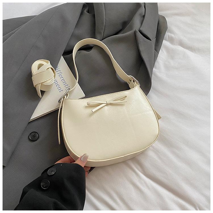 2025 новая сумка под мышкой с дизайном банта высокой ценности, корейская версия, нишевая, простая, повседневная, портативная, на плечо, женская сумка белый
2025 новая сумка под мышкой с дизайном банта высокой ценности, корейская версия, нишевая, простая, повседневная, портативная, на плечо, женская сумка белый