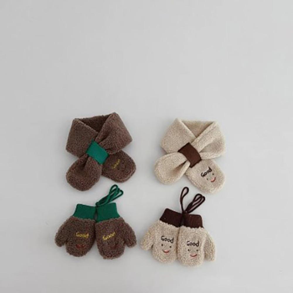 Дышащие кашемировые варежки с мультяшной улыбкой, толстые плюшевые детские перчатки с полным пальцем
Дышащие кашемировые варежки с мультяшной улыбкой, толстые плюшевые детские перчатки с полным пальцем