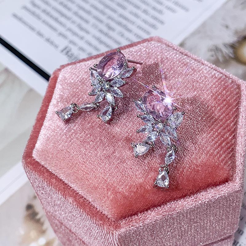 Серьги в стиле Caibao с печатью S, модного цвета, с микро-вставкой из циркона, в ретро-стиле, для вечеринки, на день рождения, ювелирные подарки
Серьги в стиле Caibao с печатью S, модного цвета, с микро-вставкой из циркона, в ретро-стиле, для вечеринки, на день рождения, ювелирные подарки