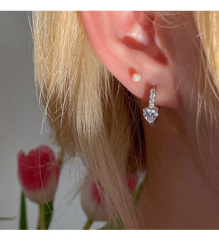 ANENJERY Heart Inlaid Sparkling Zircon Hoop Earrings for Women Girls Exquisite Simple Fashion Jewelry Birthday Gifts чёрный
ANENJERY Heart Inlaid Sparkling Zircon Hoop Earrings for Women Girls Exquisite Simple Fashion Jewelry Birthday Gifts чёрный