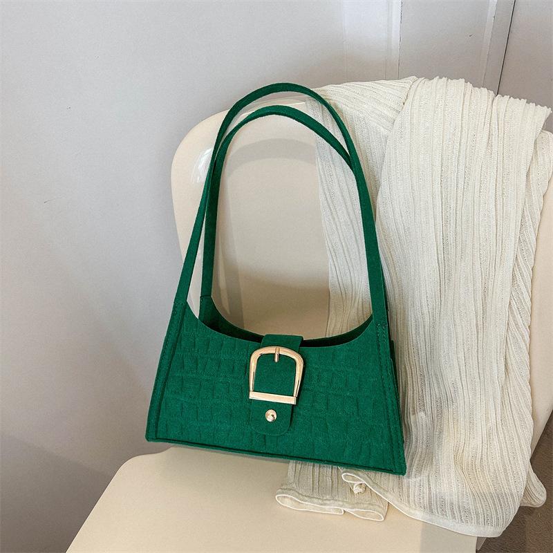 This year s line is fashionable and gentle temperament felt cloth small bag women s 2025 summer solid color simple shoulder armpit bag чорний
This year s line is fashionable and gentle temperament felt cloth small bag women s 2025 summer solid color simple shoulder armpit bag чорний