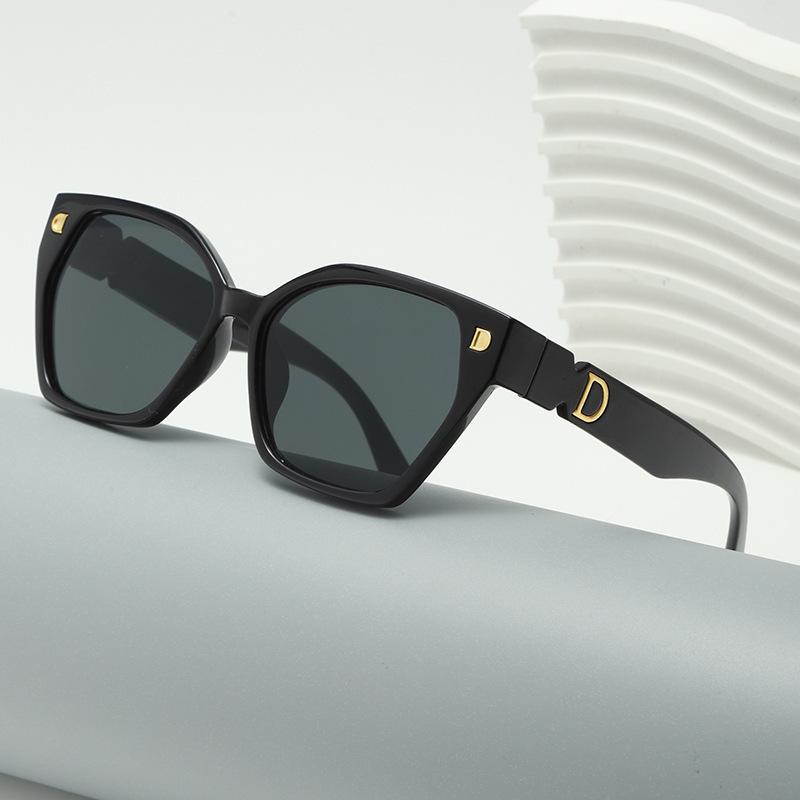 Square Retro Men S And Women S Sunglasses, Letter D, High-End Driving Street Photography, Sunglasses, Model Glasses
Square Retro Men S And Women S Sunglasses, Letter D, High-End Driving Street Photography, Sunglasses, Model Glasses