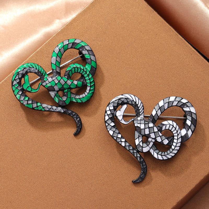 New Women Men Plaid Snake Brooch Badges Fashion Vintage Lady Palace Style Heart Snakes Suit Clothing Pin Accessories WHITE
New Women Men Plaid Snake Brooch Badges Fashion Vintage Lady Palace Style Heart Snakes Suit Clothing Pin Accessories WHITE