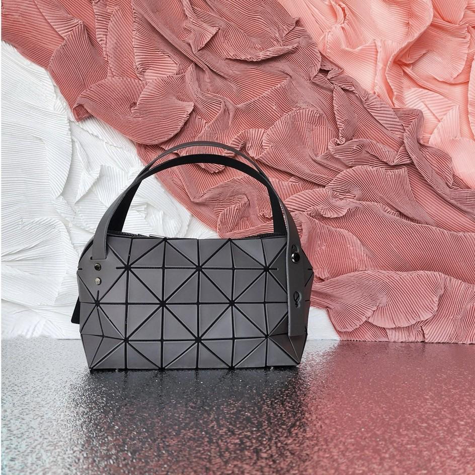 Japan Argyle Dumpling Bag: Autumn Winter Matte Shoulder & Underarm Handbag
Japan Argyle Dumpling Bag: Autumn Winter Matte Shoulder & Underarm Handbag