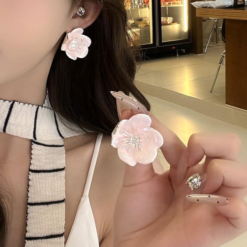 Dripping oil zircon flower earrings sweet small fresh stud earrings versatile simple high-end earrings
Dripping oil zircon flower earrings sweet small fresh stud earrings versatile simple high-end earrings