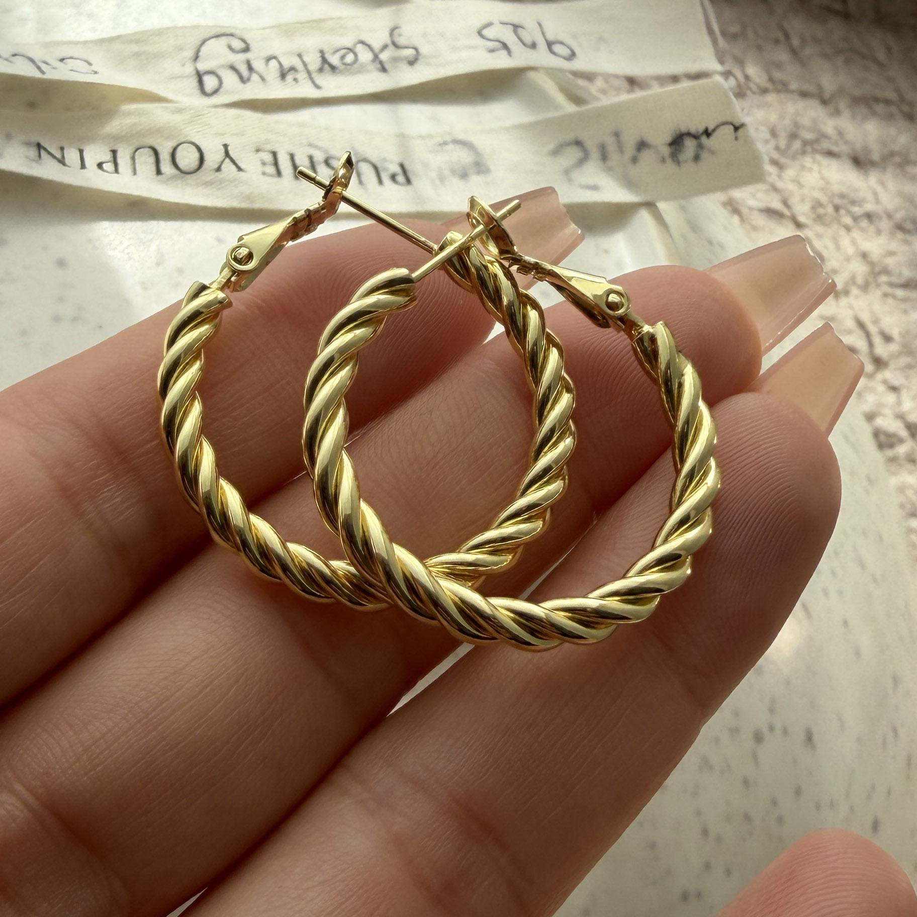 925 Sterling Silver Vintage Earrings For Women Trendy Simple Retro Gold Twist Earring Jewelry Prevent Allergy Party Accessories
925 Sterling Silver Vintage Earrings For Women Trendy Simple Retro Gold Twist Earring Jewelry Prevent Allergy Party Accessories