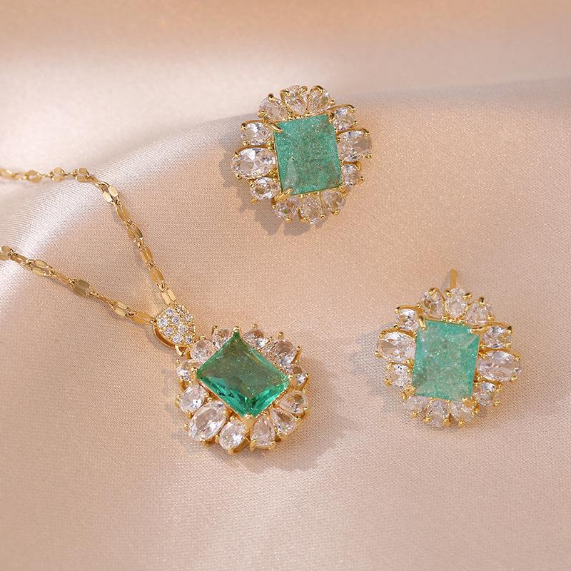 Women s Ice Crack Pattern Necklace with Emerald Set, Stylish Japanese Korean Style, Micro-Paved Zircon Ice Flower Clavicle Chain
Women s Ice Crack Pattern Necklace with Emerald Set, Stylish Japanese Korean Style, Micro-Paved Zircon Ice Flower Clavicle Chain