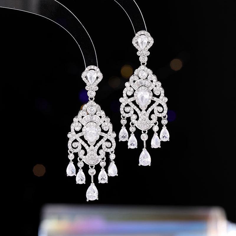 Exquisite French Retro Silver Zircon Flower Tassel Earrings – Light Luxury High-End Fashion Jewelry
Exquisite French Retro Silver Zircon Flower Tassel Earrings – Light Luxury High-End Fashion Jewelry