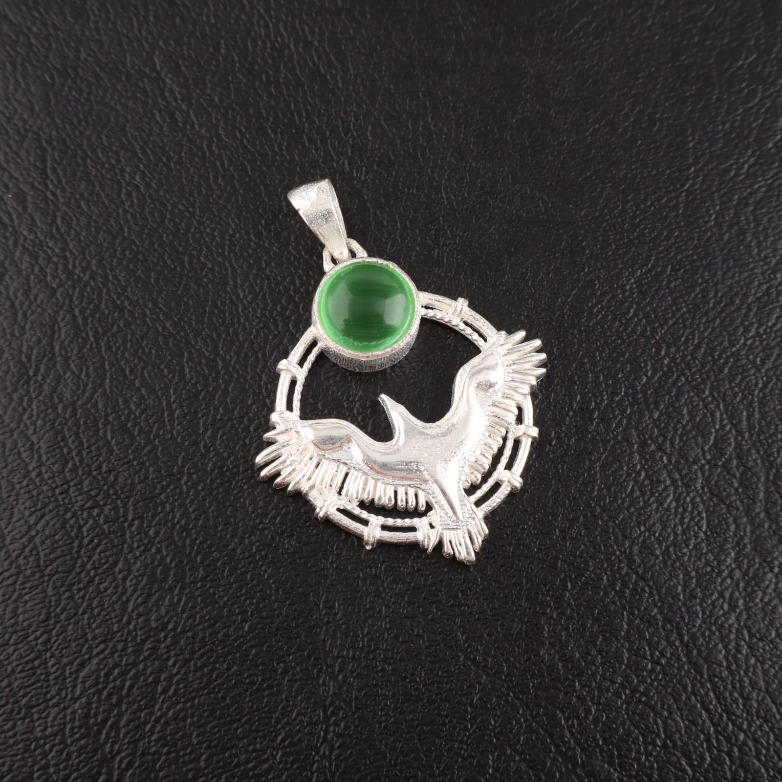 Rare Green Cat s Eye Gemstone 925 Sterling Silver Jewelry Handmade Pendant 1.43 CP-38-47
Rare Green Cat s Eye Gemstone 925 Sterling Silver Jewelry Handmade Pendant 1.43 CP-38-47