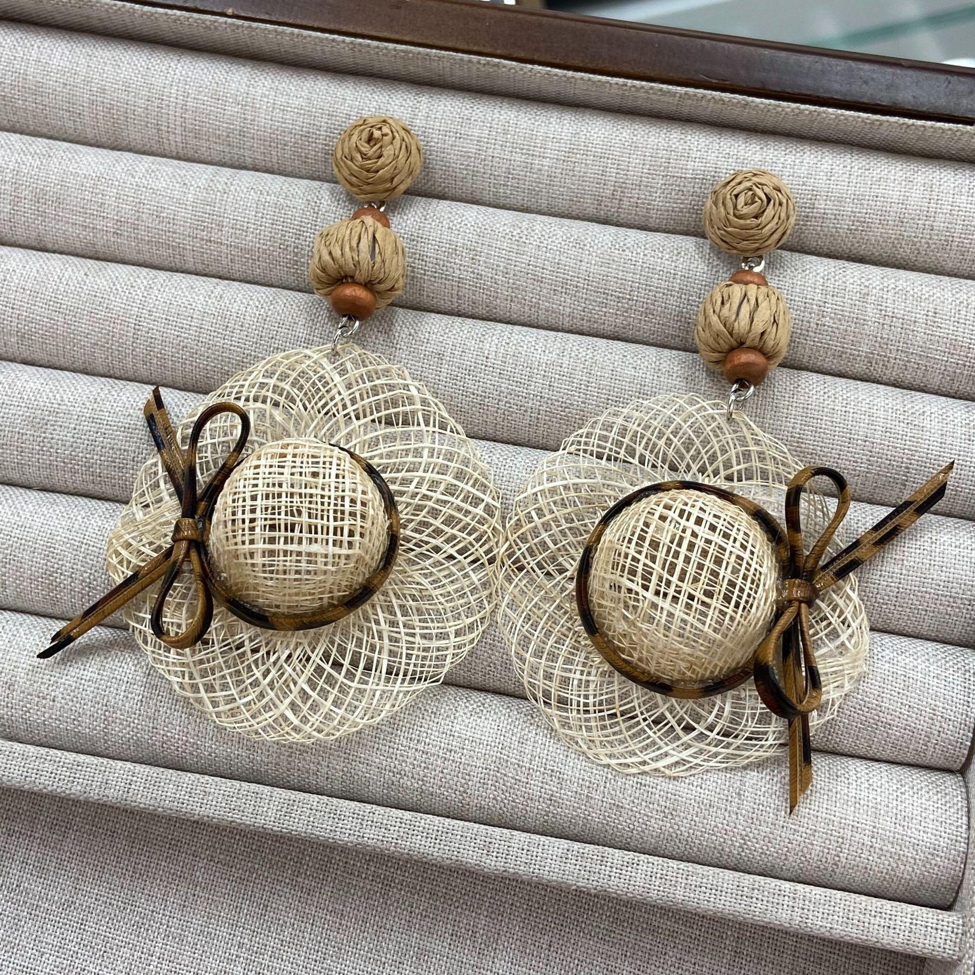 Retro Vacation Style Straw Hat Earrings, Fashionable, Fresh And Sweet Travel Photo Atmosphere, Hollow Straw Hat Earrings
Retro Vacation Style Straw Hat Earrings, Fashionable, Fresh And Sweet Travel Photo Atmosphere, Hollow Straw Hat Earrings