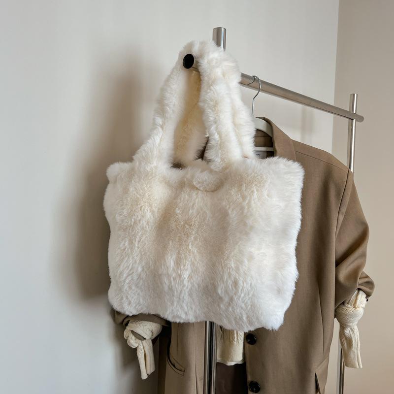 Плюшевая сумка женская большой вместимости новая осенне-зимняя универсальная на плечо премиальная сумка-тоут
Плюшевая сумка женская большой вместимости новая осенне-зимняя универсальная на плечо премиальная сумка-тоут