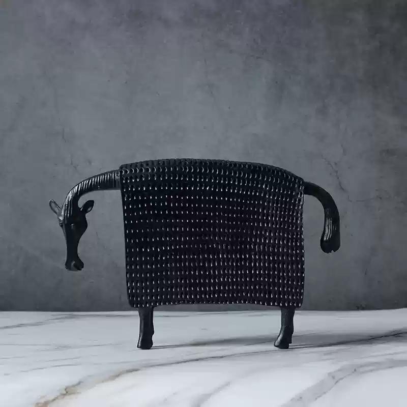 Abstract Animal Sculpture Black Cow Ox Dot Line Decorative Figurines Artificial Animal Statue Room Decoration Resin Handicraft чорний
Abstract Animal Sculpture Black Cow Ox Dot Line Decorative Figurines Artificial Animal Statue Room Decoration Resin Handicraft чорний