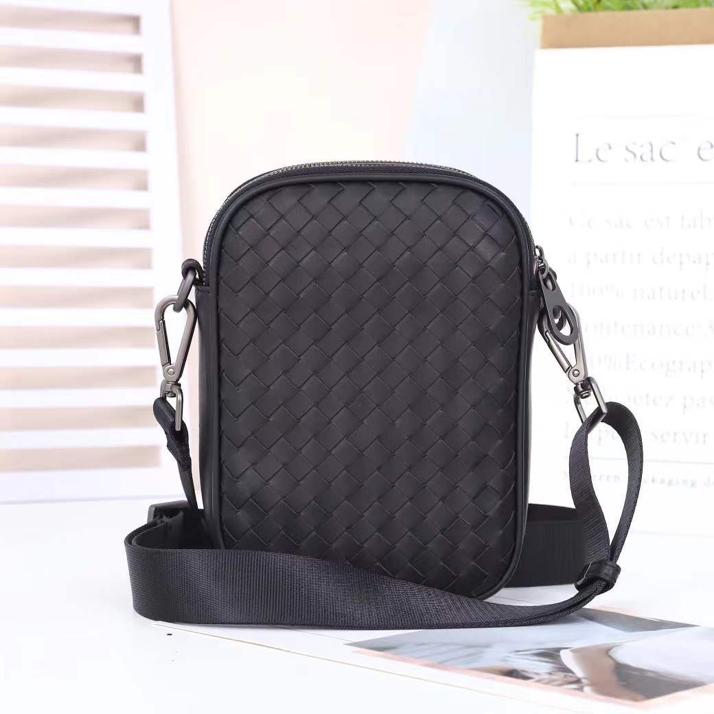 Factory direct sales mobile phone bag mini small bag leather woven messenger bag shoulder bag simple and practical mobile phone bag 14CM чорний
Factory direct sales mobile phone bag mini small bag leather woven messenger bag shoulder bag simple and practical mobile phone bag 14CM чорний