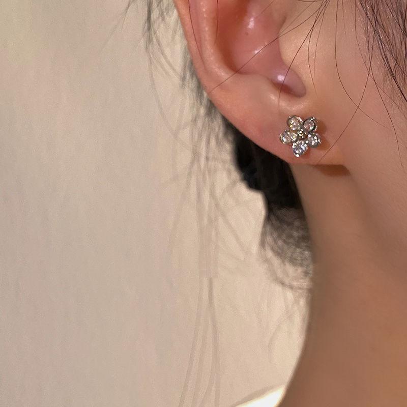 S925 Посеребренные серьги для сна с бриллиантами, маленькие серьги, серьги с цветочными легкими бусинами и резьбой для женщин, серьги 
S925 Посеребренные серьги для сна с бриллиантами, маленькие серьги, серьги с цветочными легкими бусинами и резьбой для женщин, серьги