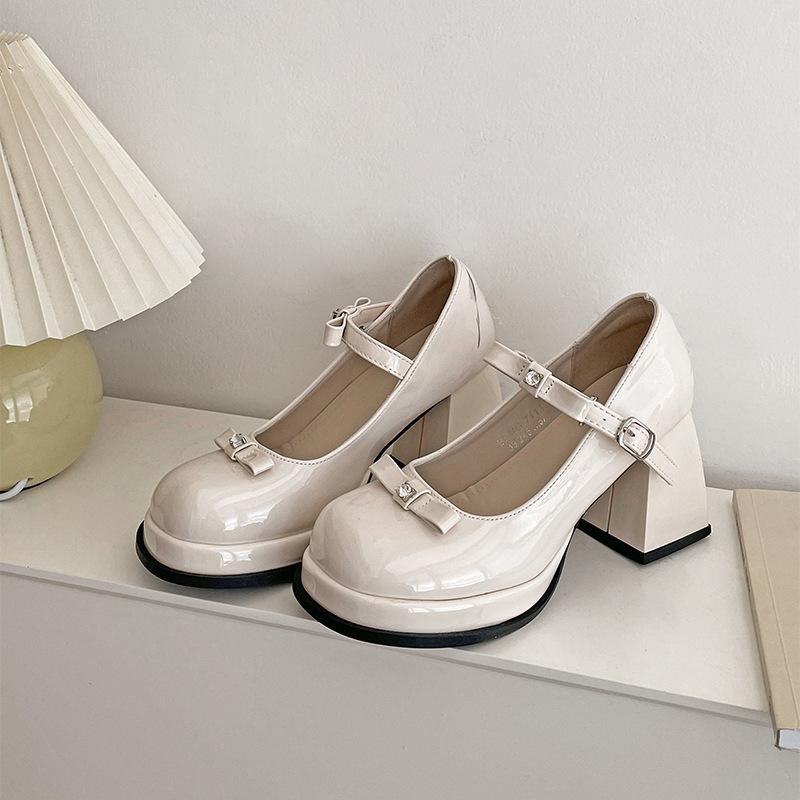 Чорні туфлі на товстому підборі в стилі французького ретро з круглим носком, жіночі, нові, літні, маленькі туфлі Мері Джейн на високих підборах 37 бежевий
Чорні туфлі на товстому підборі в стилі французького ретро з круглим носком, жіночі, нові, літні, маленькі туфлі Мері Джейн на високих підборах 37 бежевий