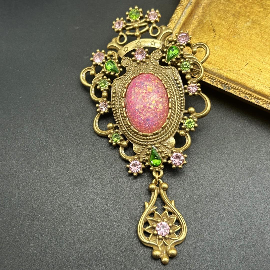 Cross-border Luxury Palace Baroque Large Gemstone Brooch Vintage Style Men s and Women s Coat Coat Brooch Accessories
Cross-border Luxury Palace Baroque Large Gemstone Brooch Vintage Style Men s and Women s Coat Coat Brooch Accessories