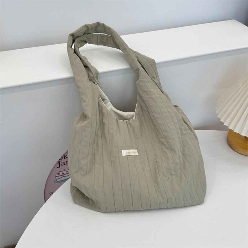 Simple shoulder women s bag Large capacity pleated solid color cloth bag Casual summer lightweight new vest bag сірий колір
Simple shoulder women s bag Large capacity pleated solid color cloth bag Casual summer lightweight new vest bag сірий колір