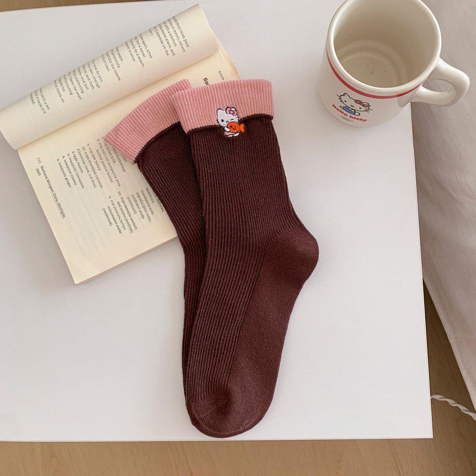 Korean Trendy Double Needle Mid-Calf Socks with Foldable Ribbed Cuff & Cute Cartoon Cat Embroidery коричневый
Korean Trendy Double Needle Mid-Calf Socks with Foldable Ribbed Cuff & Cute Cartoon Cat Embroidery коричневый