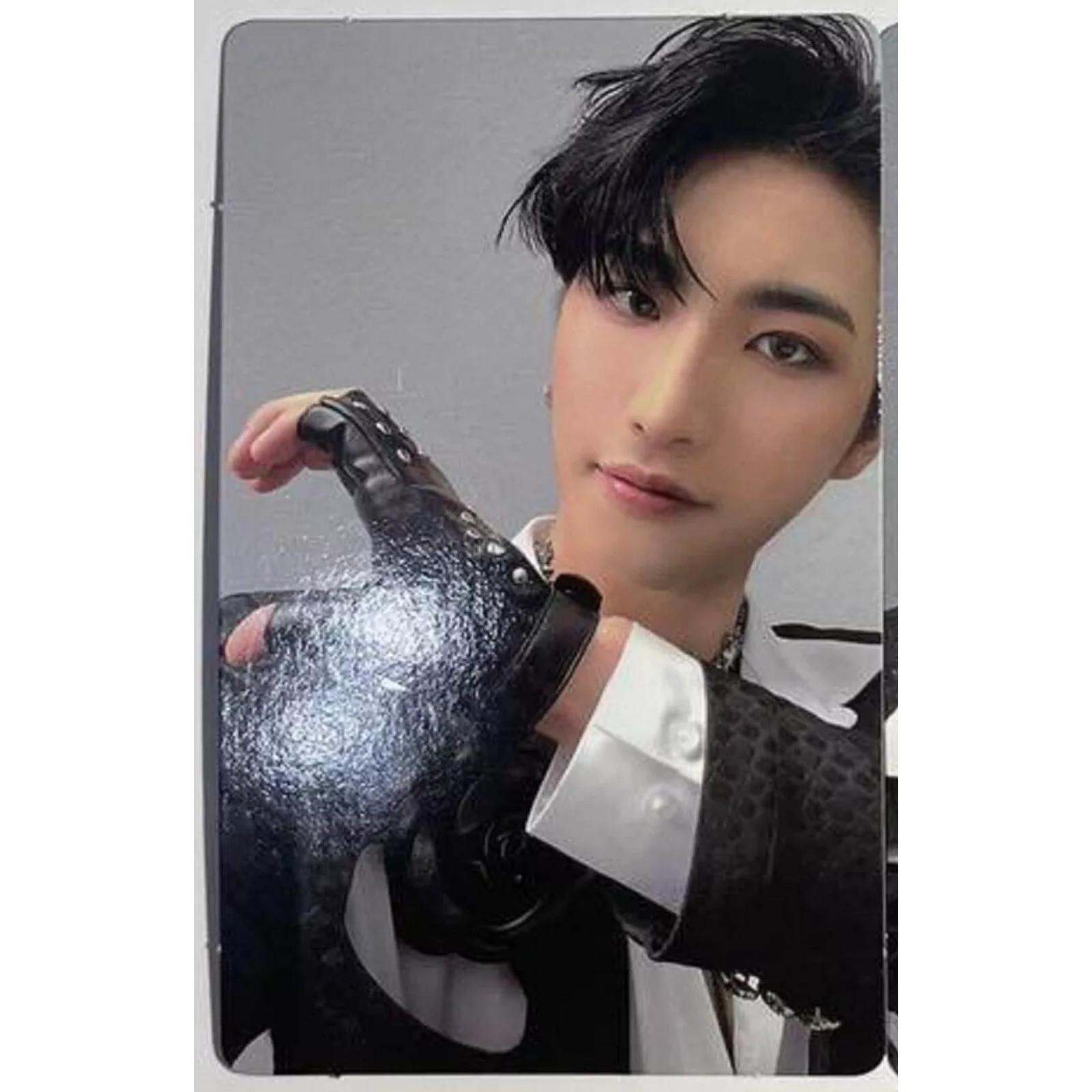 ATEEZ THE WORLD EP . PARADIGM SOLO вер. CD + НАБІР ФОТОКАРТОК ОФІЦІЙНИЙ SH PC B ver.
ATEEZ THE WORLD EP . PARADIGM SOLO вер. CD + НАБІР ФОТОКАРТОК ОФІЦІЙНИЙ SH PC B ver.
