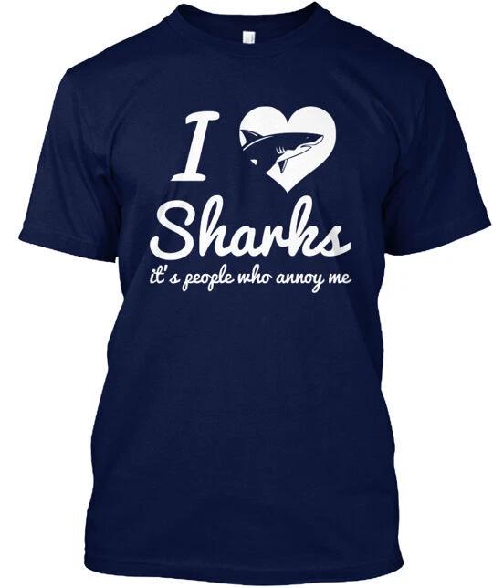 Я люблю акул, это люди меня раздражают. Футболка Сделано в США Размер от S до 5XL 4XL
Я люблю акул, это люди меня раздражают. Футболка Сделано в США Размер от S до 5XL 4XL