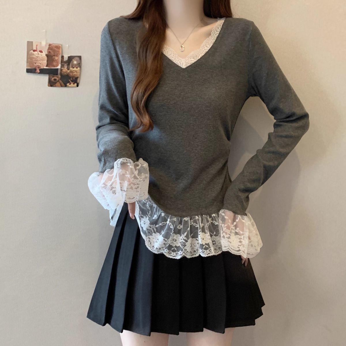 Women s Plus Size V-Neck Lace Trim Flared Sleeve T-Shirt - Spring/Autumn 3XL сірий колір
Women s Plus Size V-Neck Lace Trim Flared Sleeve T-Shirt - Spring/Autumn 3XL сірий колір