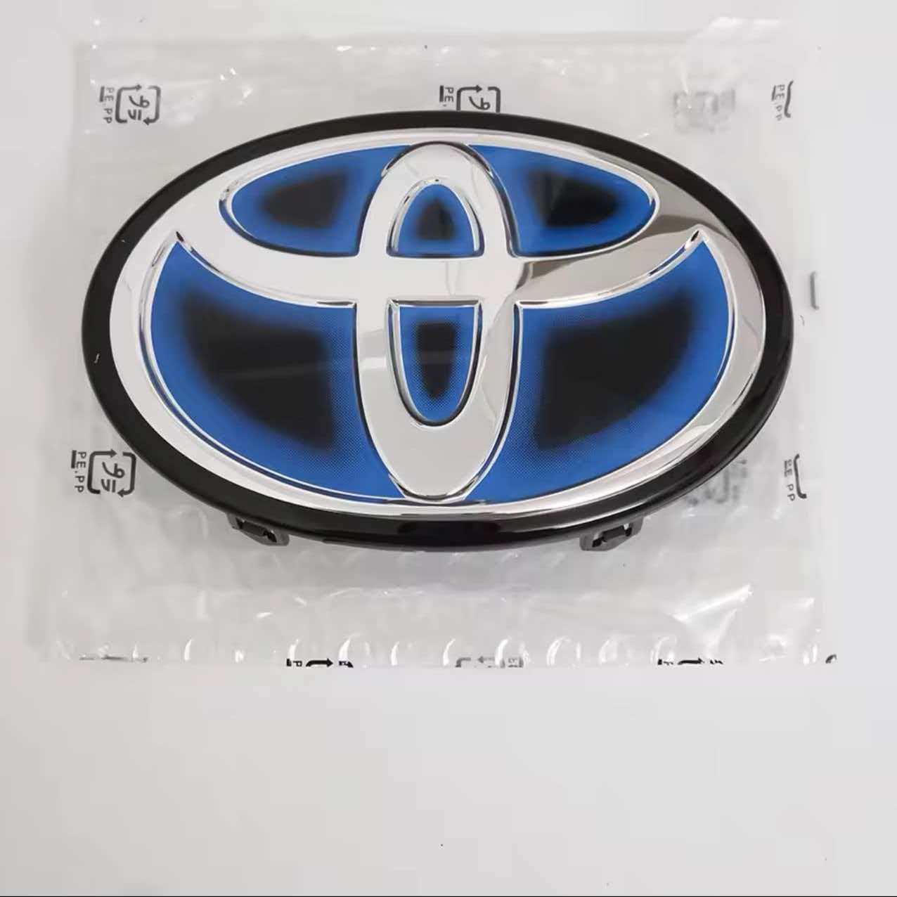 TOYOTA COROLLA 16-19 Emblem RAV4 15-18 AVALON 15-18 C-HR 17-19 Front Grille Logo 53141-42020 53151-47030 53141-0R020 53141-42020
TOYOTA COROLLA 16-19 Emblem RAV4 15-18 AVALON 15-18 C-HR 17-19 Front Grille Logo 53141-42020 53151-47030 53141-0R020 53141-42020