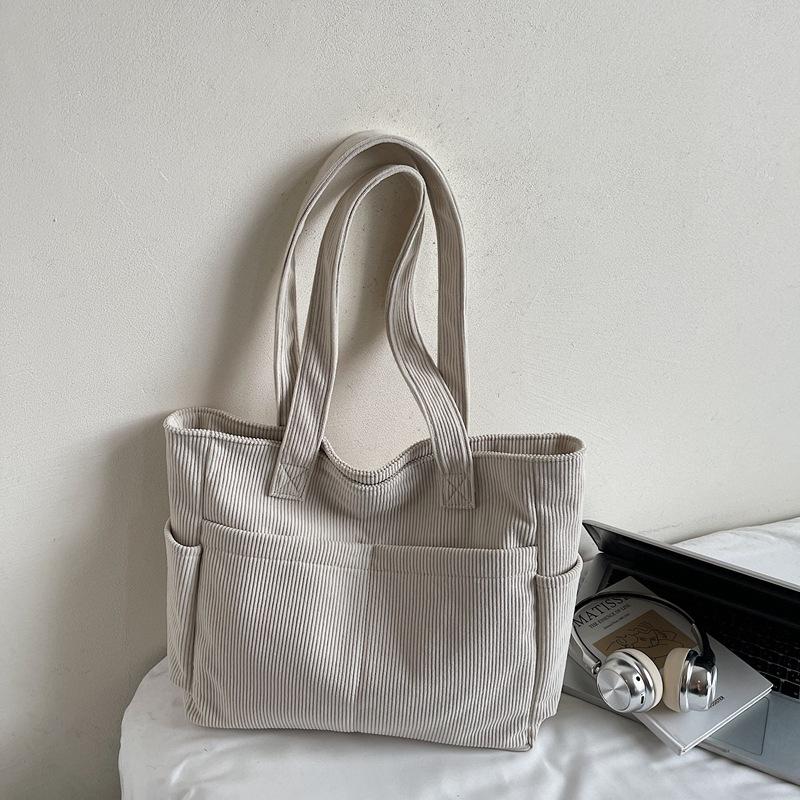 Модный тренд повседневная сумка большой вместимости нишевая осень и зима новая сумка-тоут 2025 текстура женская сумка через плечо
Модный тренд повседневная сумка большой вместимости нишевая осень и зима новая сумка-тоут 2025 текстура женская сумка через плечо