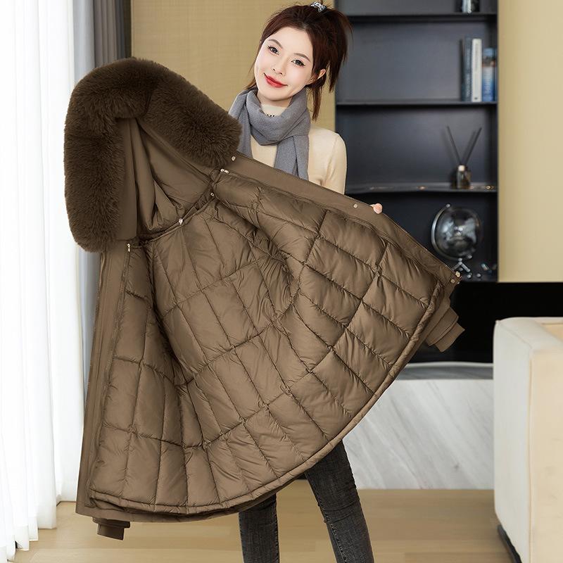 Зимова жіноча парка Новий стиль Великий хутряний комір Модна потовщена бавовняна куртка Бавовняне пальто з капюшоном XXXL
Зимова жіноча парка Новий стиль Великий хутряний комір Модна потовщена бавовняна куртка Бавовняне пальто з капюшоном XXXL