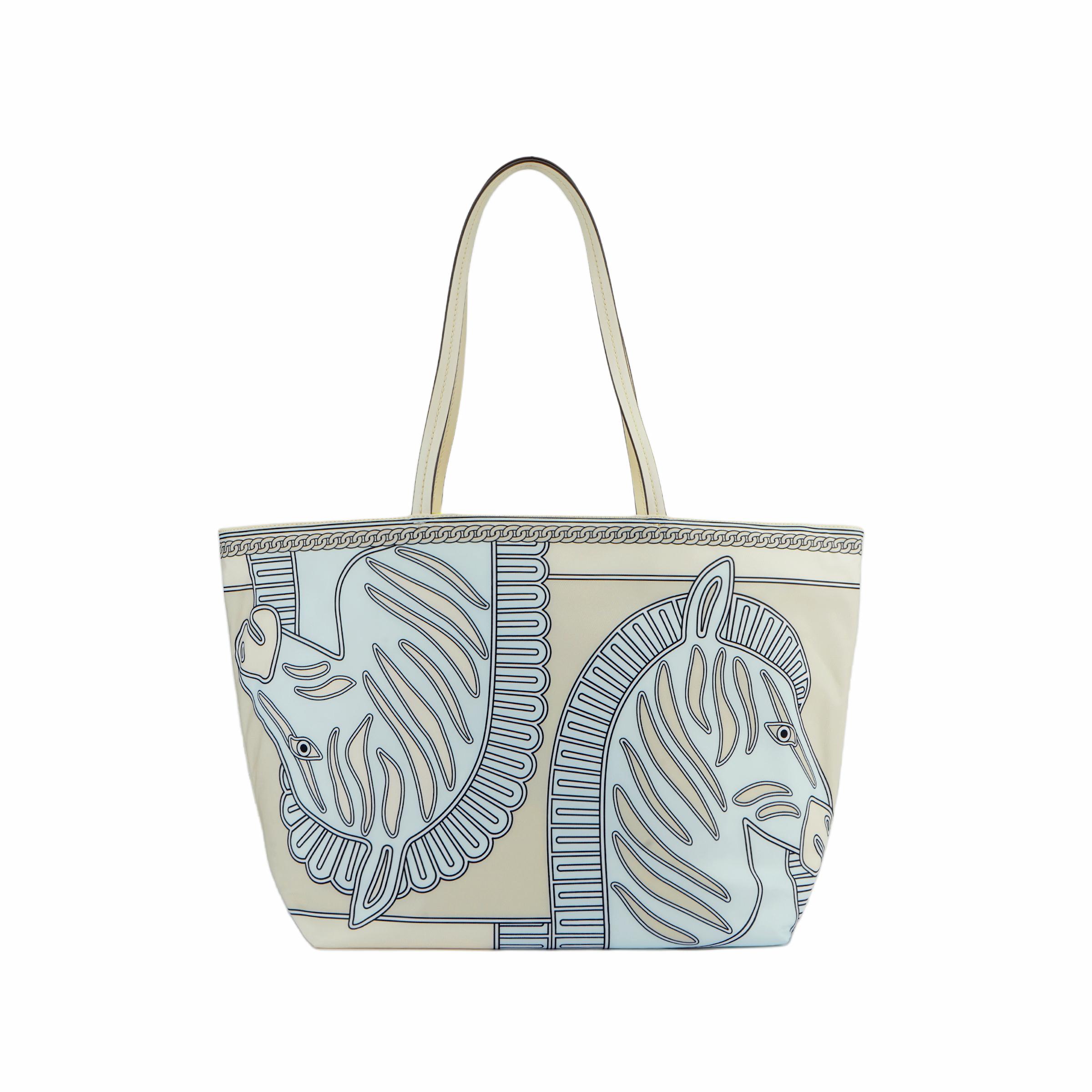 Tory Burch Printed Horse Pattern Tote Bag Women Tote Bags Beige 169341-525 Basic Set (Bag+Dust Bag)
Tory Burch Printed Horse Pattern Tote Bag Women Tote Bags Beige 169341-525 Basic Set (Bag+Dust Bag)