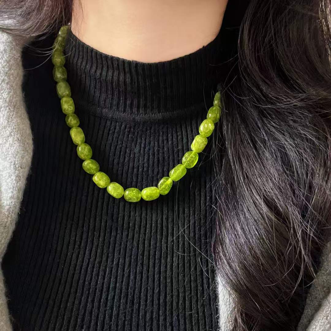 Ambience Olive Green Conformal Quartz Rock Collarbone Chain Necklace
Ambience Olive Green Conformal Quartz Rock Collarbone Chain Necklace
