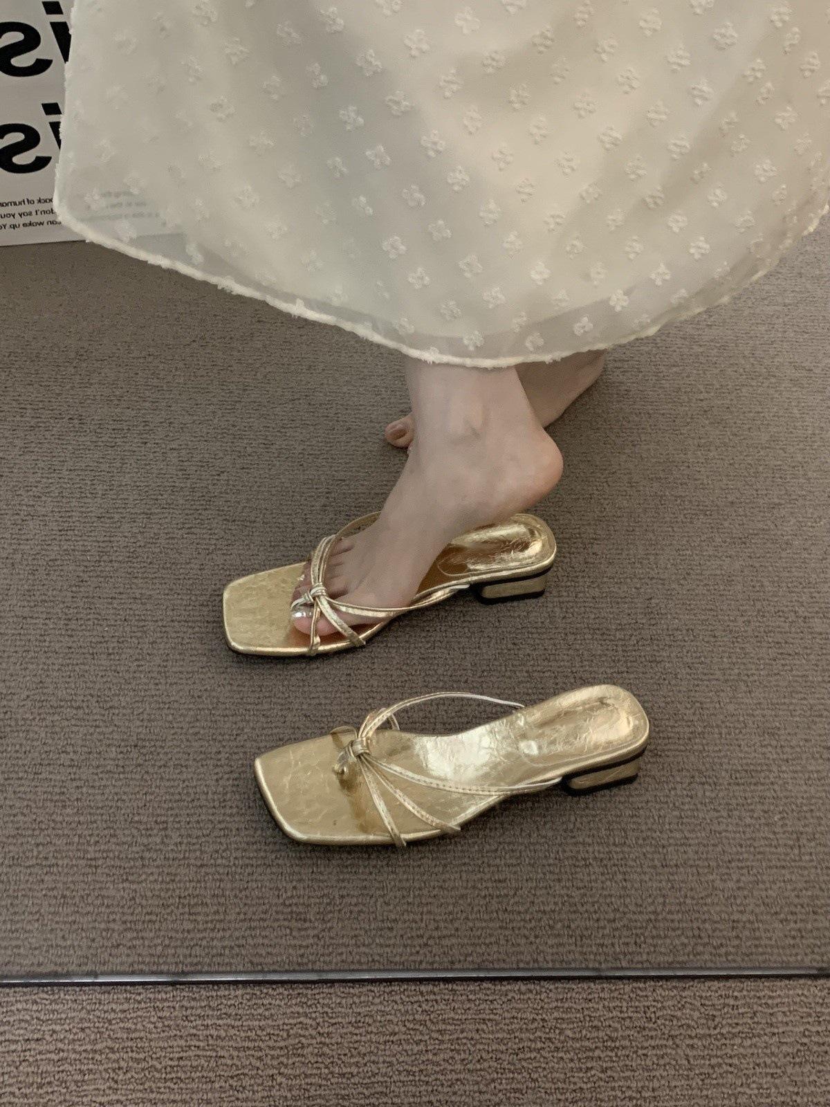 thick heel gold French thin strap premium cool slippers fairy shoes outer wear 2025 summer vacation roman sandals 40 золотий
thick heel gold French thin strap premium cool slippers fairy shoes outer wear 2025 summer vacation roman sandals 40 золотий