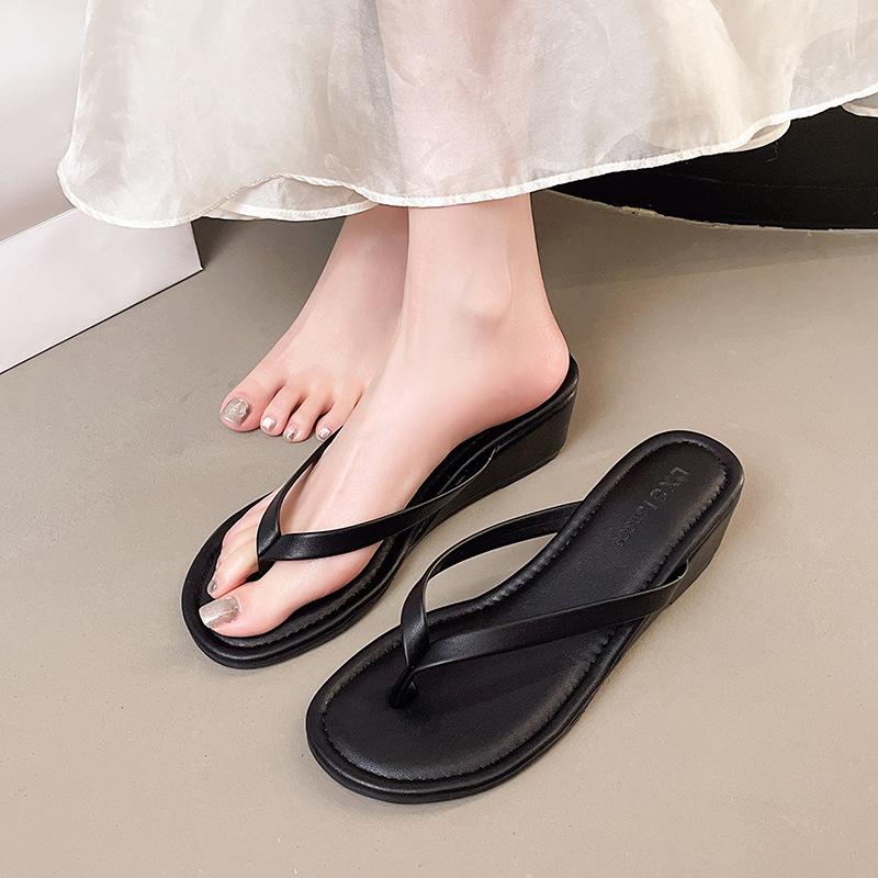 Red pinch-on flip-flops, shoes to wear outside 2025 summer new temperament sandals high-heeled sandals 35 чёрный
Red pinch-on flip-flops, shoes to wear outside 2025 summer new temperament sandals high-heeled sandals 35 чёрный